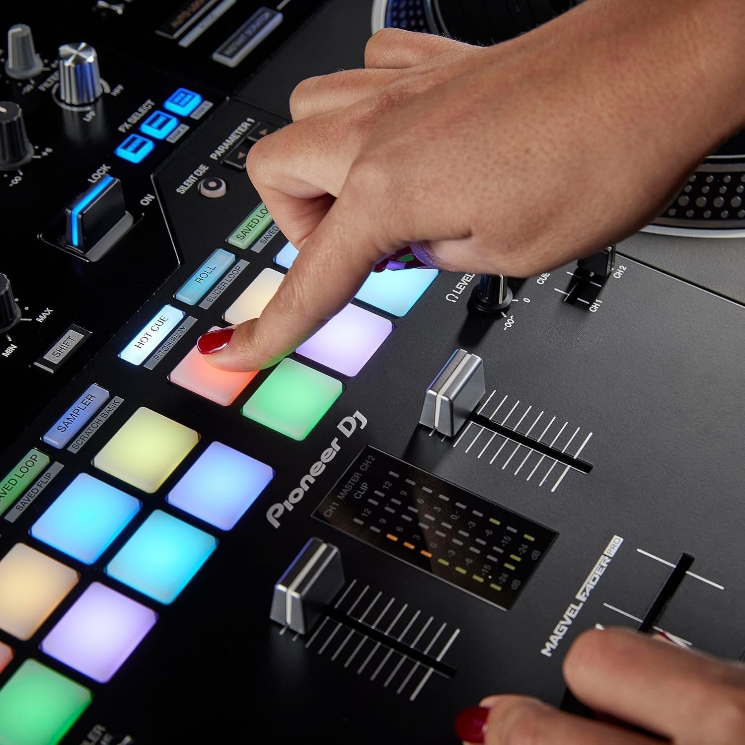 Pioneer DJ DDJ-REV7 DJ Controller - Image 17