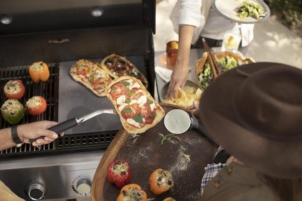 Weber Genesis E-435 Gas Grill - Image 4
