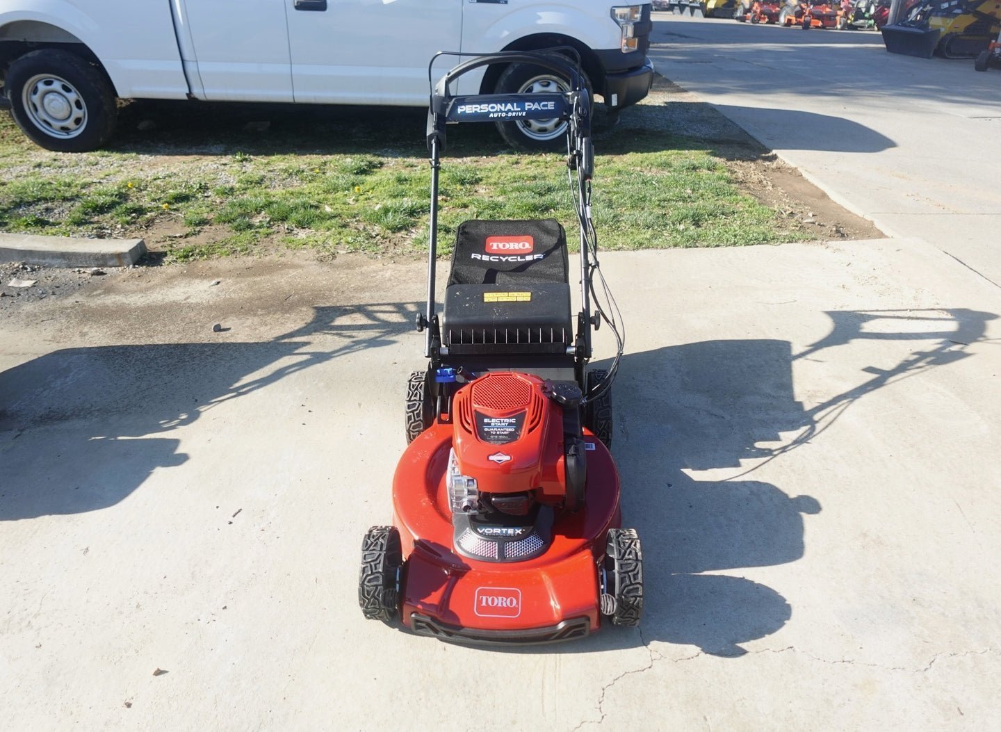 Toro 22 in. Recycler SmartStow Electric Lawn Mower - Image 3